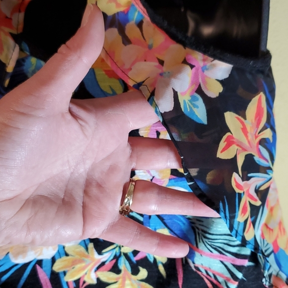 Cute Floral Tank - Picture 5 of 6